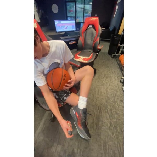 Basketball Shoe Grip Spray - Improve Sole Traction & Court Grip - Rejuvenate & Elongate Sneaker Life - Anti Slip Grip & Performance Enhancer - Image 5