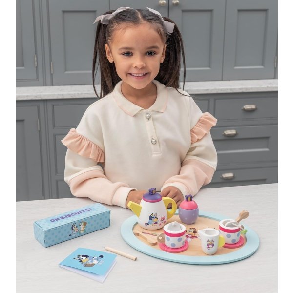 Bluey Juego de fiesta de té - Juego de madera de 18 piezas con bandeja, tetera, tazas de té, galletas y bloc de notas para niños de 3 años en adelante - Diversión imaginativa y juegos de rol, - Image 2