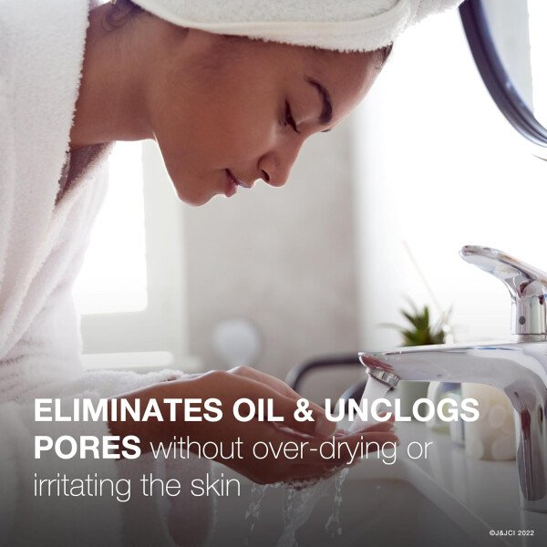 Neutrogena Lavado de acné sin aceite, limpiador facial para combatir el acné con medicina de ácido salicílico, tratamiento para el acné para la cara, no comedogénico, sin residuos, botellas de bomba - Imagen 4