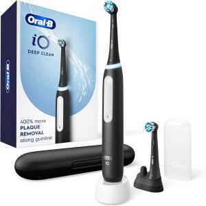 Oral-B iO Deep Clean - Cepillo de dientes eléctrico recargable con iO Series 3 Limited, 2 cabezales de cepillo y estuche de viaje, sensor de presión para proteger las encías, 3 ajustes de limpieza,