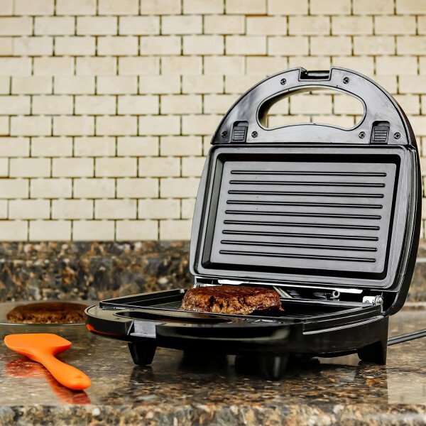 OVENTE - Sandwichera eléctrica con placas antiadherentes, luces indicadoras, asa de tacto frío, fácil de limpiar y guardar, cocina desayuno, queso a la parrilla, tostados y aperitivos, negro GPS401B - Image 18