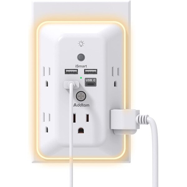 Addtam - Protector de sobretensiones, extensor de salida con luz nocturna, divisor de 5 salidas y 4 puertos USB (1 USB C), enchufe múltiple para el hogar, oficina, dormitorio, artículos esenciales