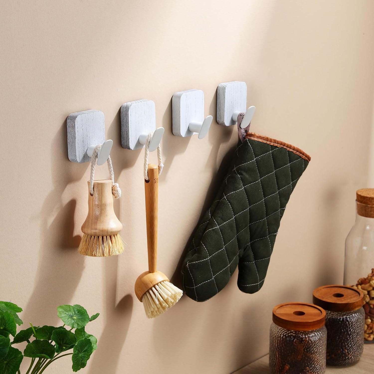 DELITON Ganchos adhesivos – Paquete de 4 ganchos de pared para toallas/abrigos, para baño o cocina (negro mate, acero inoxidable) - Imagen 26