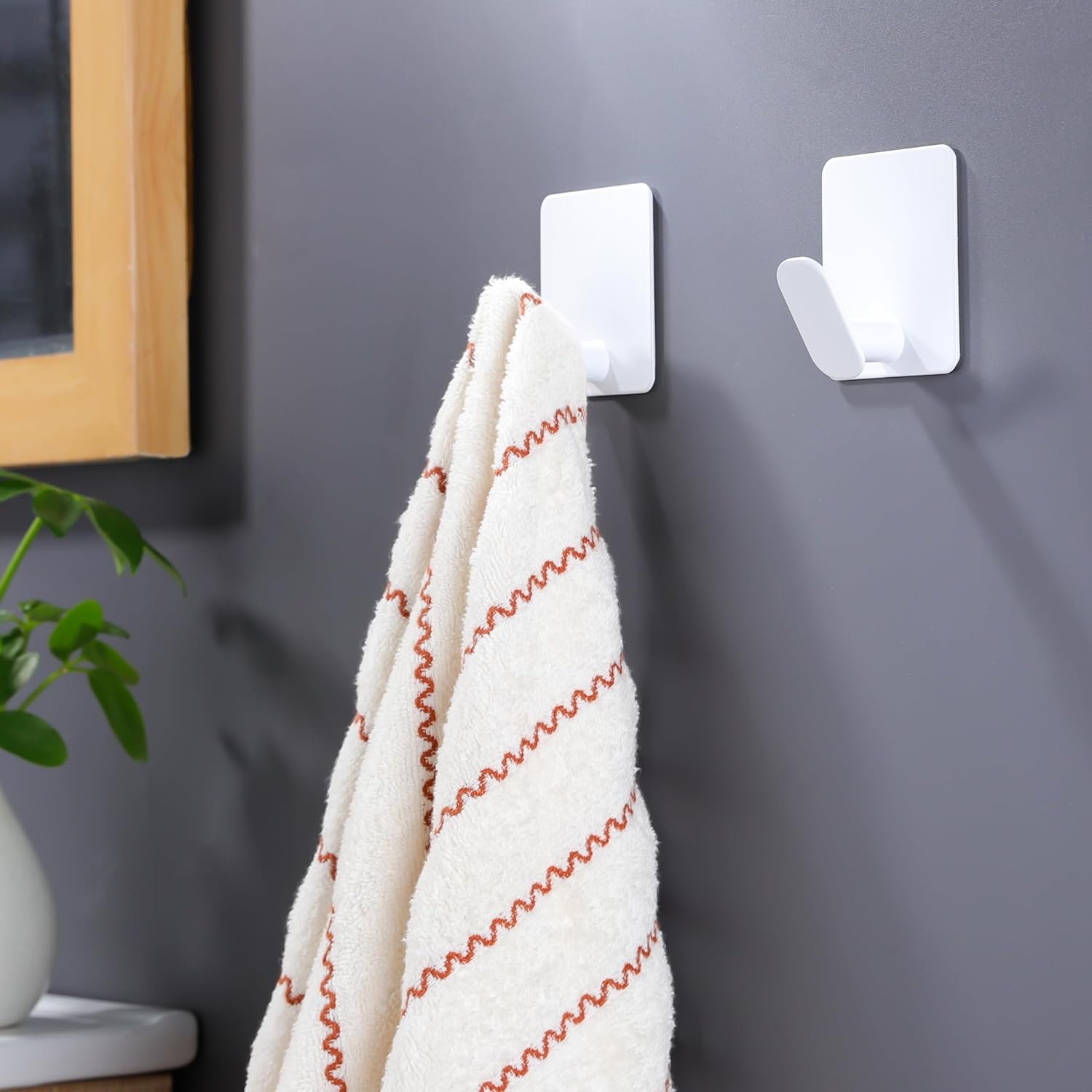 DELITON Ganchos adhesivos – Paquete de 4 ganchos de pared para toallas/abrigos, para baño o cocina (negro mate, acero inoxidable) - Imagen 101