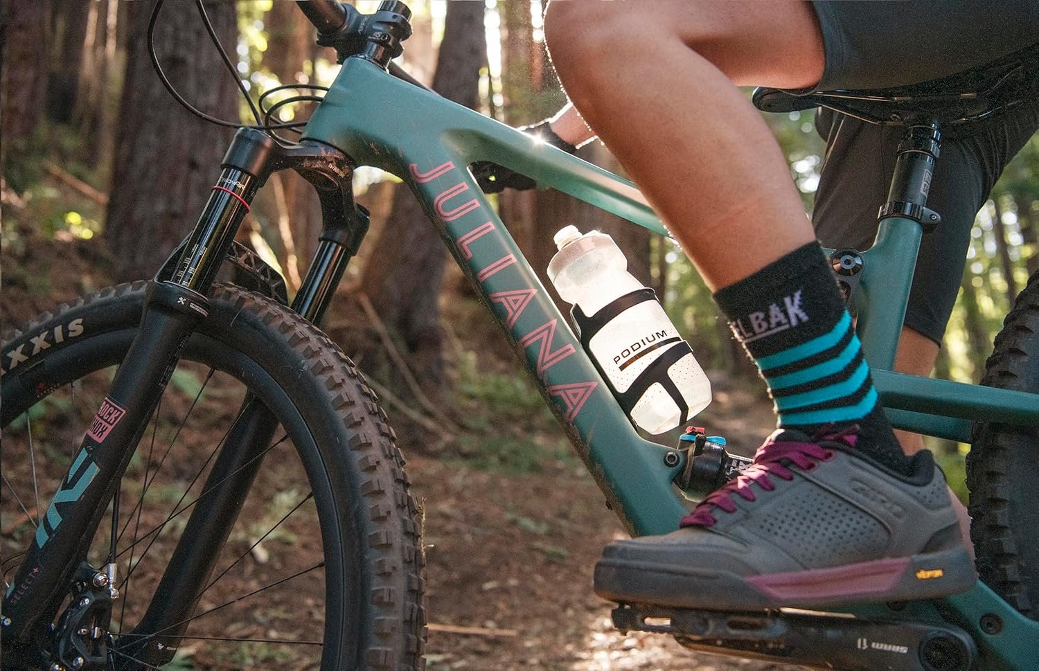 CamelBak Podium Bike Squeeze Botella de agua dorada, 24 onzas - Imagen 30