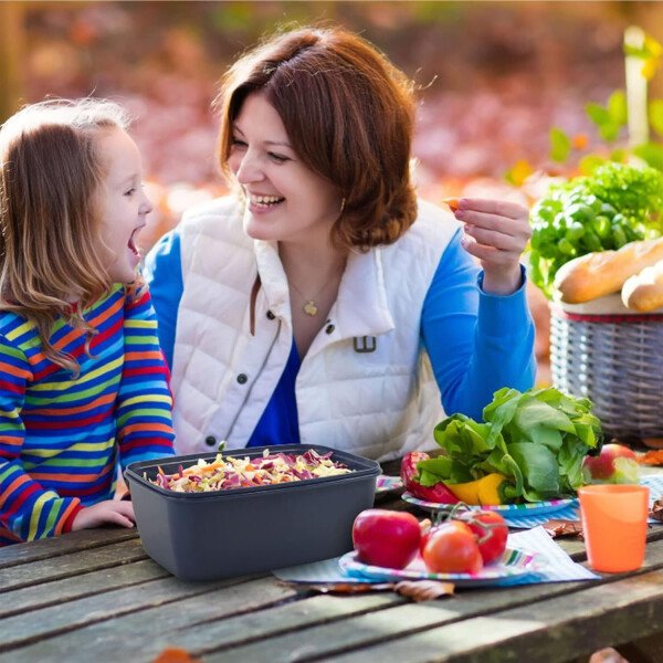 Caperci Lonchera grande para ensalada – Lonchera Bento para adultos con ensaladera de 68 onzas, bandeja de 5 compartimentos, 2 tazas de salsa de 3 onzas, apilable, sin BPA (rosa) - Imagen 12