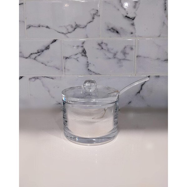 J&M DESIGN Azucarero de acrílico transparente con tapa y cuchara para accesorios de cafetería, cuencos de cereales, té, recipientes de encimera de cocina y hornear, dispensador de tarros de 8 onzas, - Imagen 6