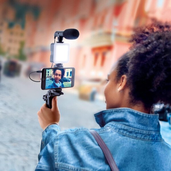 Canal Toys Nuevo kit de podcast y vlogging de Studio Creator: graba tus propios podcasts y vlogs como tus influencers favoritos! Trípode plegable, luz LED y micrófono. A partir de 8 años - Imagen 11