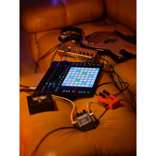 Estación de trabajo Push 3 Desktop Controller con 64 MPE pads e interfaz de audio - Image 8
