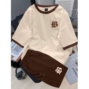 Manfinity Hypemode Conjunto casual de camiseta de manga corta con cuello redondo y estampado de letras en bloque de color, y pantalones cortos con cordón en unicolor para hombres. Diseño de bordes de contraste, adecuado para uso diario, salir, ir a la escuela, vacaciones. Puede usarse como regalo para familia, novio, amigos. Conjuntos de verano para hombres, ropa de 2 piezas casual para hombres