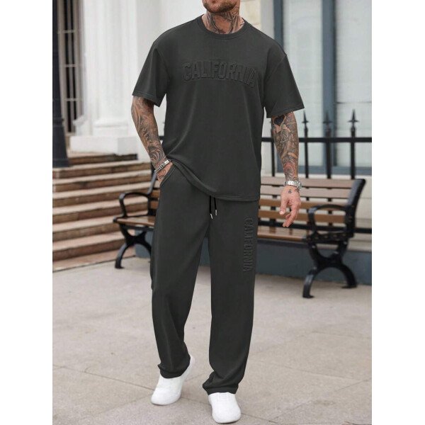 Manfinity Homme Conjunto de camiseta de manga corta casual con estampado de letras en relieve y pantalones largos con cordón en la cintura, para hombre, de verano - Image 17