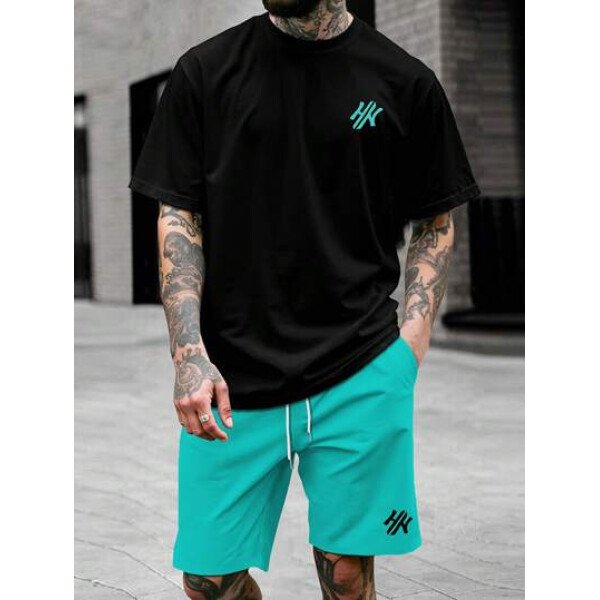 Manfinity CasualCool Conjunto de camiseta de manga corta de cuello redondo con estampado y pantalones cortos casuales de verano para hombres, conjunto de ropa de verano para hombres