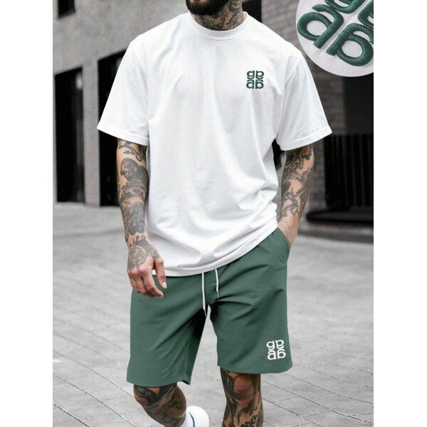 Manfinity CasualCool Conjunto de camiseta de manga corta de cuello redondo con estampado y pantalones cortos casuales de verano para hombres, conjunto de ropa de verano para hombres - Imagen 2