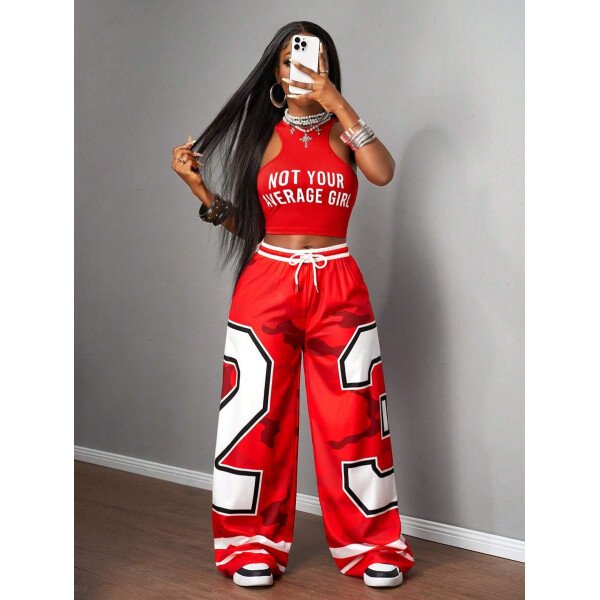 Slaydiva Conjunto de dos piezas para mujer con pantalón ancho y chaleco con estampado de logotipo y números, en color rojo camuflaje y rayas en 2023 - Image 6