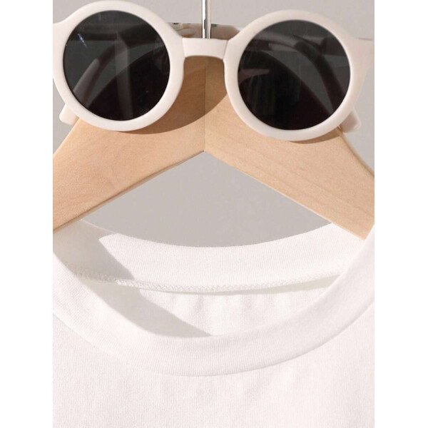 SHEIN Explorewe Conjunto casual de 6 piezas para niños pequeños: 1 camiseta de manga corta con cuello redondo y estampado de letras y 1 pantalón corto en blanco, 1 en marrón, 1 en negro - Image 8