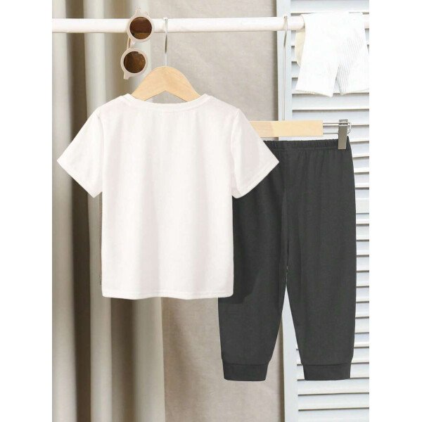 SHEIN Set de 2 piezas compuesto por camiseta de manga corta de cuello redondo y pantalones casuales y sencillos para niño, adecuado para el verano - Image 14