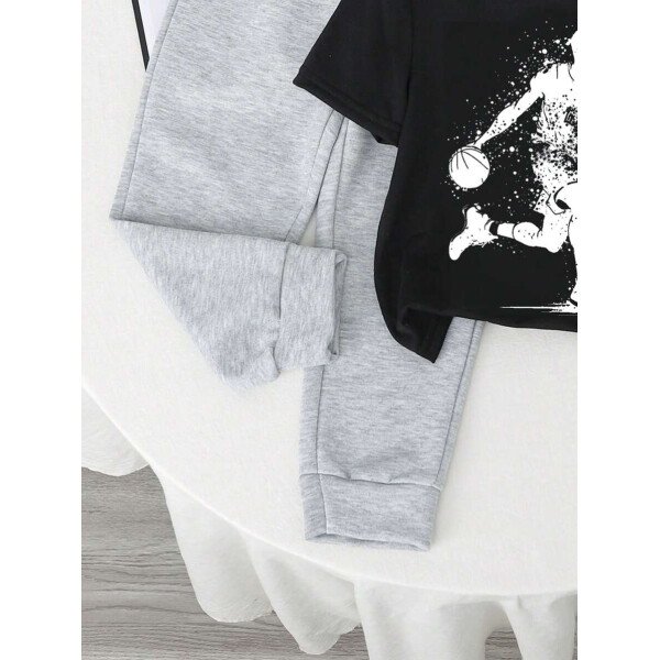 SHEIN Set de 2 piezas compuesto por camiseta de manga corta de cuello redondo y pantalones casuales y sencillos para niño, adecuado para el verano - Image 34