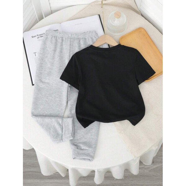 SHEIN Set de 2 piezas compuesto por camiseta de manga corta de cuello redondo y pantalones casuales y sencillos para niño, adecuado para el verano - Image 39