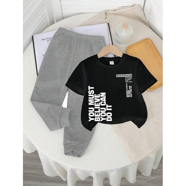 SHEIN Set de 2 piezas compuesto por camiseta de manga corta de cuello redondo y pantalones casuales y sencillos para niño, adecuado para el verano - Image 56