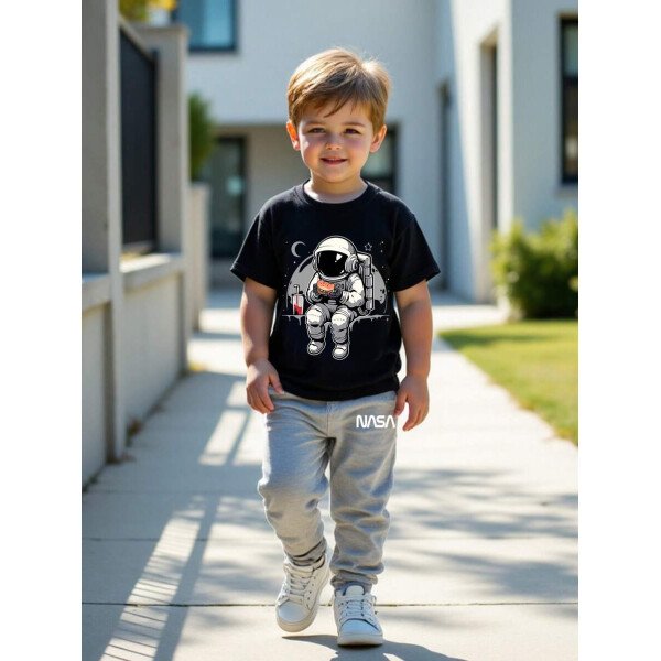 SHEIN Set de 2 piezas compuesto por camiseta de manga corta de cuello redondo y pantalones casuales y sencillos para niño, adecuado para el verano - Image 80