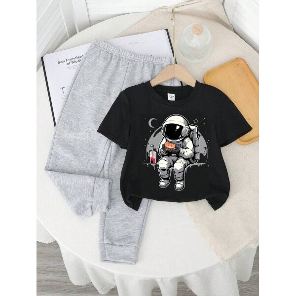 SHEIN Set de 2 piezas compuesto por camiseta de manga corta de cuello redondo y pantalones casuales y sencillos para niño, adecuado para el verano - Image 81