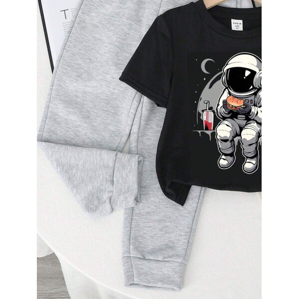 SHEIN Set de 2 piezas compuesto por camiseta de manga corta de cuello redondo y pantalones casuales y sencillos para niño, adecuado para el verano - Image 84