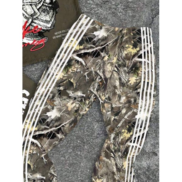 SHEIN Conjunto informal de 2 piezas para niño preadolescente con camiseta de cuello redondo con estampado de personaje de dibujos animados y texto "Rich Soon", y pantalones acampanados con estampado de bolsa de dinero y llamas, adecuado para verano, ropa urbana, música rock, casual elegante - Image 31