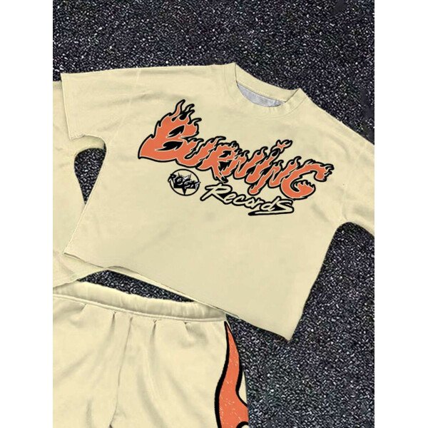 SHEIN Conjunto informal de 2 piezas para niño preadolescente con camiseta de cuello redondo con estampado de personaje de dibujos animados y texto "Rich Soon", y pantalones acampanados con estampado de bolsa de dinero y llamas, adecuado para verano, ropa urbana, música rock, casual elegante - Image 104