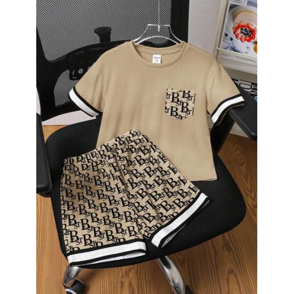 SHEIN 2 piezas Conjunto informal de niño joven con camiseta de cuello redondo de manga corta con bolsillo estampado y pantalones cortos estampados de punto