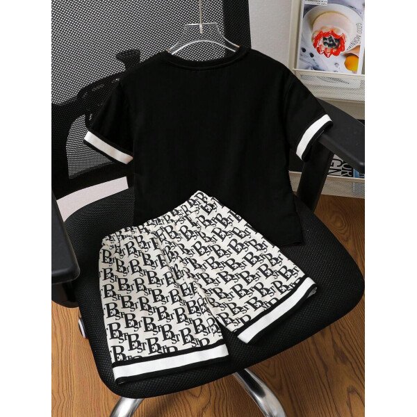 SHEIN 2 piezas Conjunto informal de niño joven con camiseta de cuello redondo de manga corta con bolsillo estampado y pantalones cortos estampados de punto - Image 3