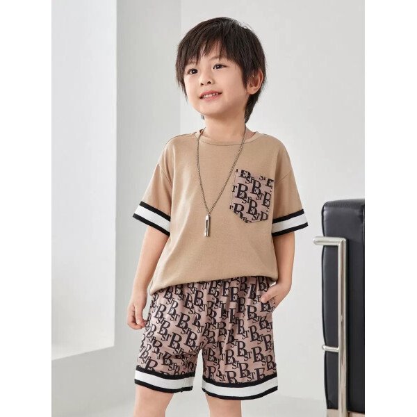 SHEIN 2 piezas Conjunto informal de niño joven con camiseta de cuello redondo de manga corta con bolsillo estampado y pantalones cortos estampados de punto - Image 10