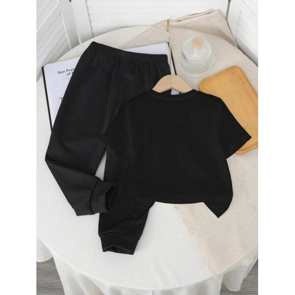 SHEIN Set de 2 piezas de camiseta de manga corta de cuello redondo con gráfico de dibujos animados y pantalón largo casual para niño - Image 9