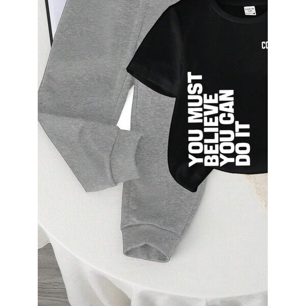 SHEIN Set de 2 piezas de camiseta de manga corta de cuello redondo con gráfico de dibujos animados y pantalón largo casual para niño - Image 59