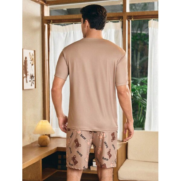 Manfinity CoupledUp Conjunto de pijama casual para hombre con estampa de oso de dibujos animados, de manga corta y pantalón corto - Image 6