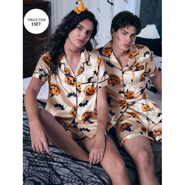 CoupledUp Conjunto de pijama de botones con estampado de temática de Halloween de seda sintética para hombre - Imagen 2