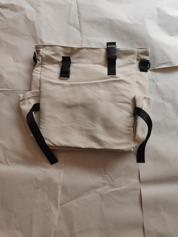 Bolsa de mensajero mediana, ligera, informal, de negocios, con hebilla de liberación, decoración con colgante de bolsa e insignias para adolescentes, niñas, mujeres, estudiantes universitarias, novatos y trabajadores de cuello blanco, perfecta para oficina, universidad, trabajo, negocios, desplazamientos, actividades al aire libre, viajes, excursiones - Imagen 7