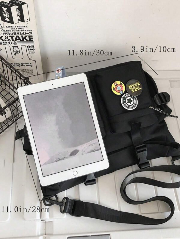 Bolsa de mensajero mediana, ligera, informal, de negocios, con hebilla de liberación, decoración con colgante de bolsa e insignias para adolescentes, niñas, mujeres, estudiantes universitarias, novatos y trabajadores de cuello blanco, perfecta para oficina, universidad, trabajo, negocios, desplazamientos, actividades al aire libre, viajes, excursiones - Imagen 14