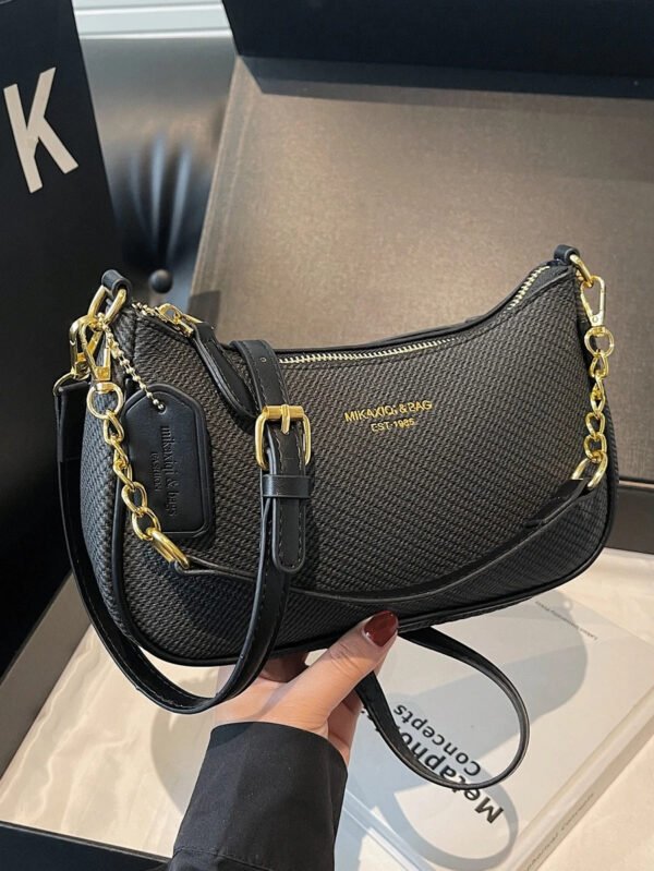 Bolso de hombro clásico, versátil y moderno de tela de PU impermeable con estampado de letra M, con cadena metálica decorativa, estilo baguette francés. Ideal para ir de compras, ir al trabajo y viajar. - Imagen 7