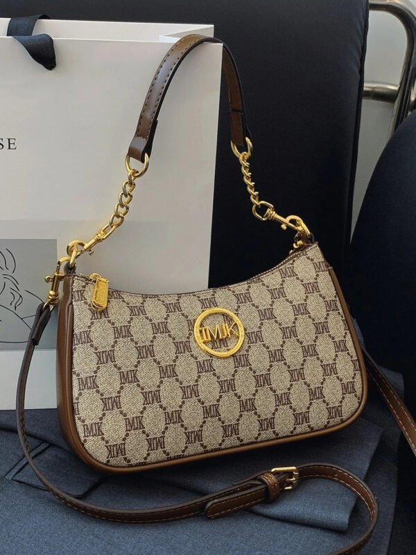 Bolso de hombro clásico, versátil y moderno de tela de PU impermeable con estampado de letra M, con cadena metálica decorativa, estilo baguette francés. Ideal para ir de compras, ir al trabajo y viajar. - Imagen 16