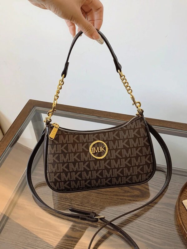 Bolso de hombro clásico, versátil y moderno de tela de PU impermeable con estampado de letra M, con cadena metálica decorativa, estilo baguette francés. Ideal para ir de compras, ir al trabajo y viajar. - Imagen 18