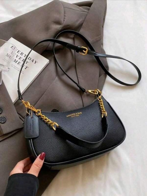 Bolso de hombro clásico, versátil y moderno de tela de PU impermeable con estampado de letra M, con cadena metálica decorativa, estilo baguette francés. Ideal para ir de compras, ir al trabajo y viajar. - Imagen 28
