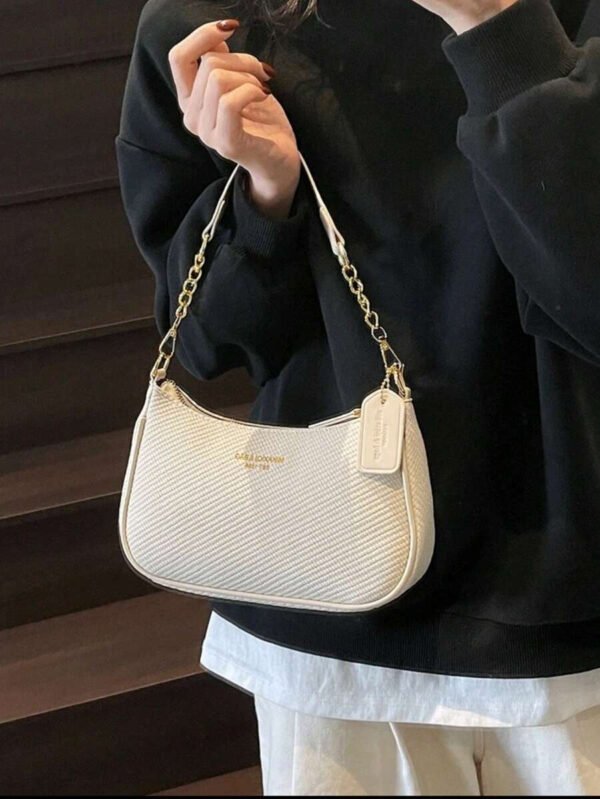 Bolso de hombro clásico, versátil y moderno de tela de PU impermeable con estampado de letra M, con cadena metálica decorativa, estilo baguette francés. Ideal para ir de compras, ir al trabajo y viajar. - Imagen 34