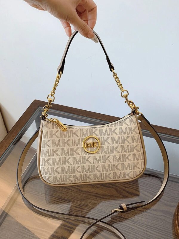 Bolso de hombro clásico, versátil y moderno de tela de PU impermeable con estampado de letra M, con cadena metálica decorativa, estilo baguette francés. Ideal para ir de compras, ir al trabajo y viajar. - Imagen 38
