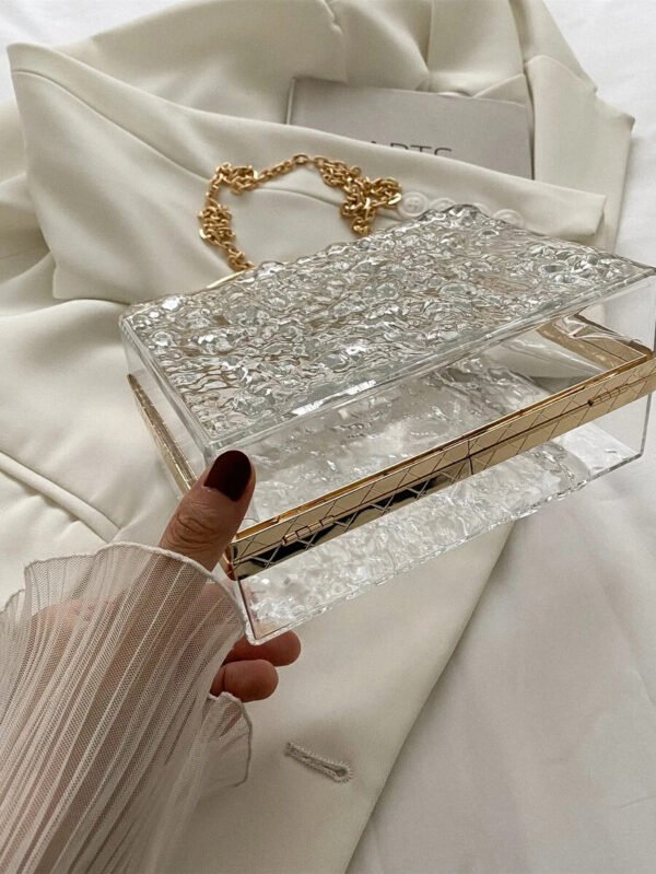 Bolso transparente ligero, de moda y resistente al agua con textura mini casual y cadena para chicas adolescentes y mujeres universitarias perfecto para la universidad, el trabajo, exteriores, viajes y salidas. Bolsa transparente a prueba de agua y arena para deportes de playa y merienda. Bolso transparente para mujeres. - Imagen 8