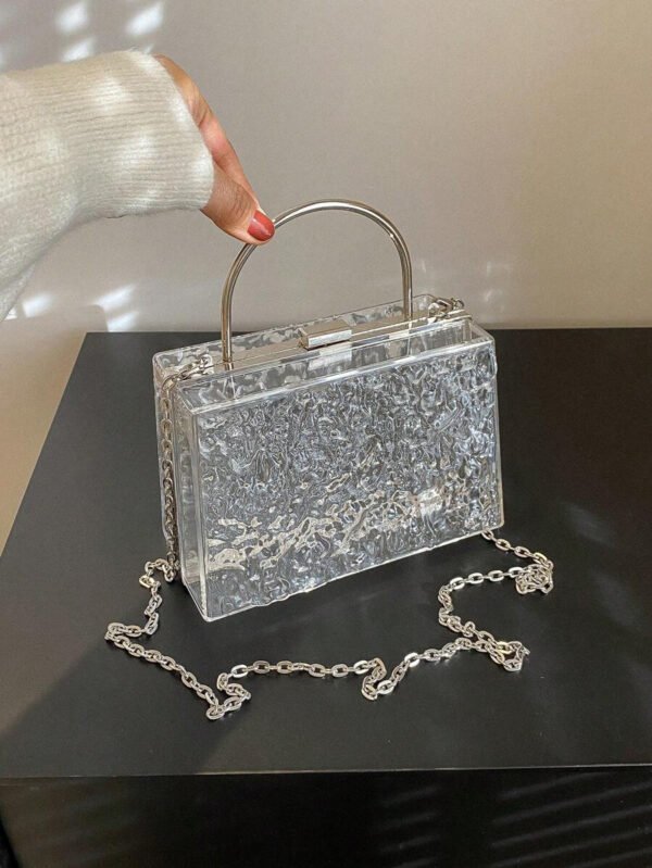 Bolso transparente ligero, de moda y resistente al agua con textura mini casual y cadena para chicas adolescentes y mujeres universitarias perfecto para la universidad, el trabajo, exteriores, viajes y salidas. Bolsa transparente a prueba de agua y arena para deportes de playa y merienda. Bolso transparente para mujeres. - Imagen 16