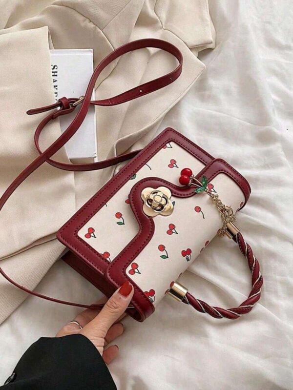 Bolso tote de PU de alta gama y estilo moderno con forma cuadrada versátil y un bonito estampado de cerezas, perfecto para ir de compras, citas o para llevar cruzado. Elementos de cereza kawaii para San Valentín. - Imagen 5