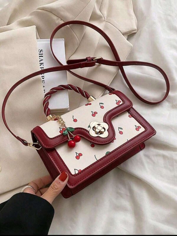 Bolso tote de PU de alta gama y estilo moderno con forma cuadrada versátil y un bonito estampado de cerezas, perfecto para ir de compras, citas o para llevar cruzado. Elementos de cereza kawaii para San Valentín. - Imagen 7