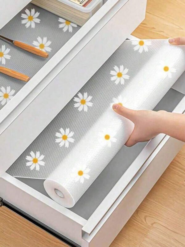 SHEIN 1 rollo de alfombrillas transparentes impermeables, revestimientos antideslizantes para gabinetes de cocina, estantes, escritorios, revestimientos para estantes de gabinetes de cocina, forros de refrigerador, revestimiento impermeable para armarios de cocina, alfombrillas de plástico para cajones, material de EVA, forros de refrigerador sin adhesivo para estantes - Imagen 2