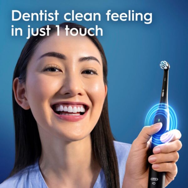 Oral-B iO Simple Clean - Cepillo de dientes eléctrico recargable con 1 cabezal de cepillo de cuidado suave y 1 funda de viaje negra, sensor de presión automático para proteger las encías, 3 modos - Imagen 24