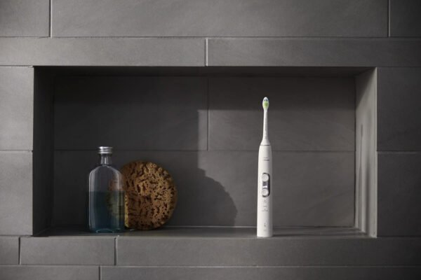 Philips Sonicare HX6877/21 ProtectiveClean 6100 Cepillo de dientes eléctrico recargable, Con funda de viaje de carga y cabezal de cepillo para polvo adicional., Azul marino - Imagen 29